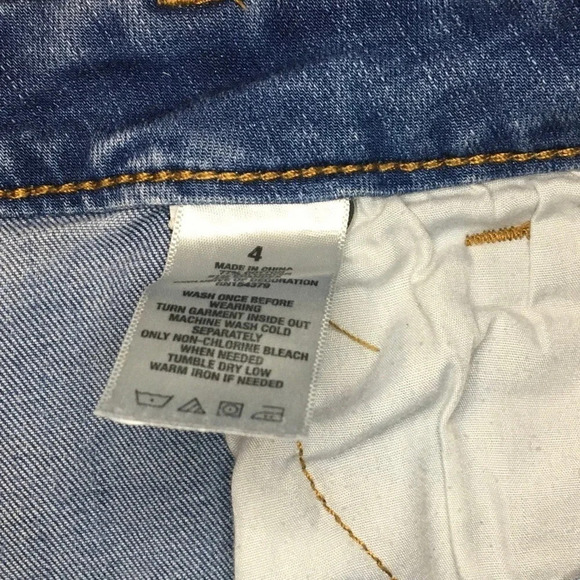 Aeropostale Medium Wash Midi Denim Distressed Shorts Size 4 - Picture 4 of 7